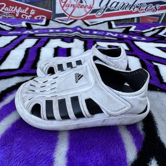 Size 6k - Adidas Boys FY6043 White Hook And Loop Water Slide Sandals - Picture 1 of 6